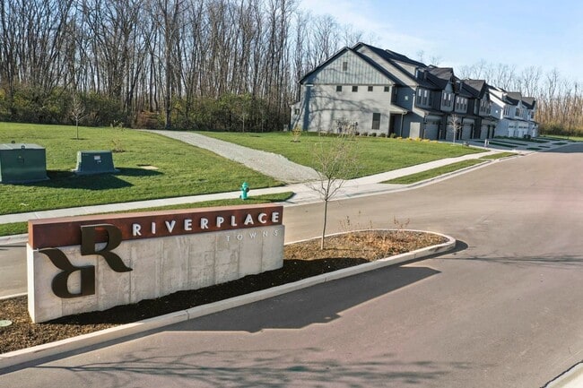 Building Photo - Luxury Townhome, Fishers Schools, Minutes from Shopping, Restaurants, and City Parks!