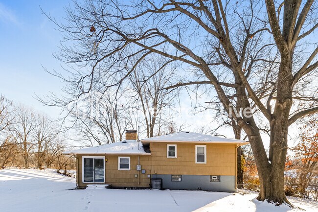 Building Photo - 6212 E 95th Terrace