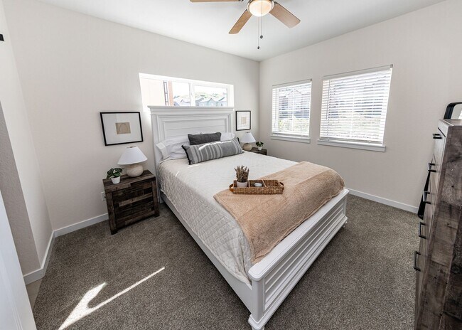 Building Photo - Westside 1 bed, 1 bath Luxury Apartment near Garden of the Gods