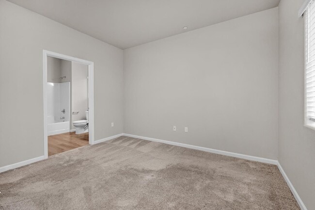 Building Photo - Wood Ranch Duplex 519