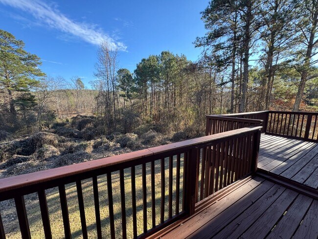 Building Photo - Nice 3/2 House in Silver Creek with bonus rooms- $1,495