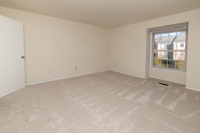 Building Photo - 327 Homeland Southway