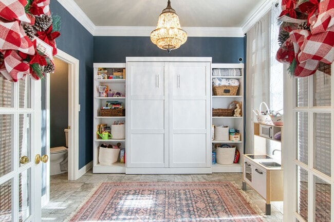 Building Photo - Rent Special! See Description! Spacious Ho...