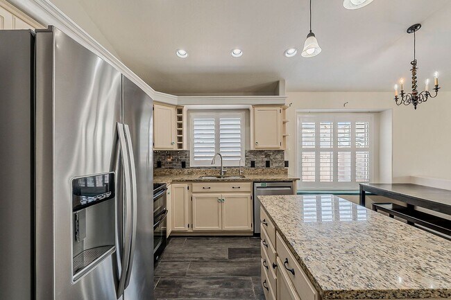 Building Photo - 4 bed, 2 bath home in Peoria