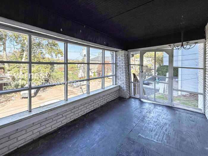 Building Photo - 1629 16th Ave S