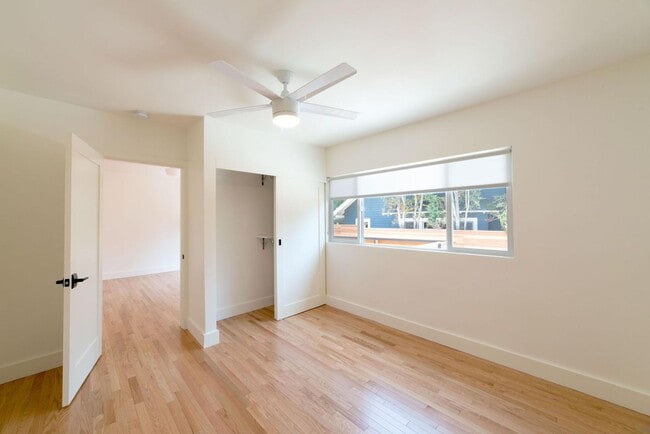 Building Photo - Spacious & Updated 1 Bed 1 Bath in the Heart of Echo Park - Parking & Laundry