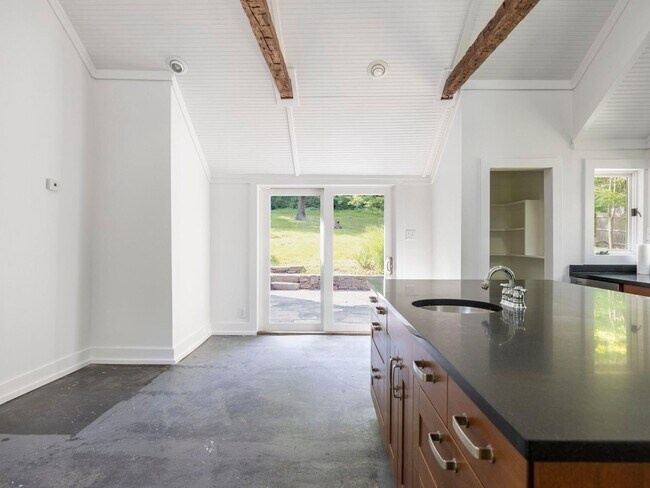 Building Photo - 50 Rose Hill Rd
