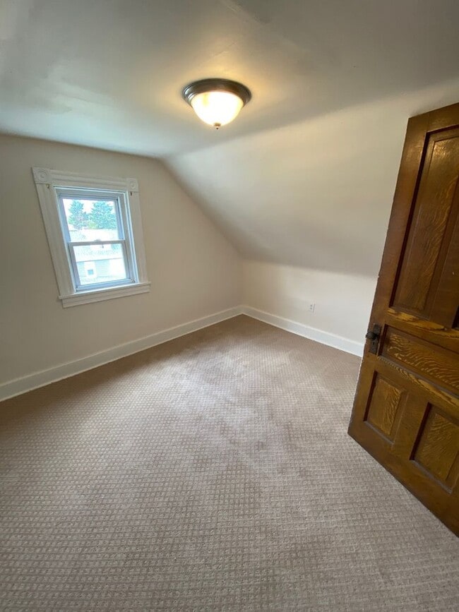 Building Photo - Newly Renovated 2 Bedroom in Beechview- Off-Street Parking, Finished Attic - Available Now!