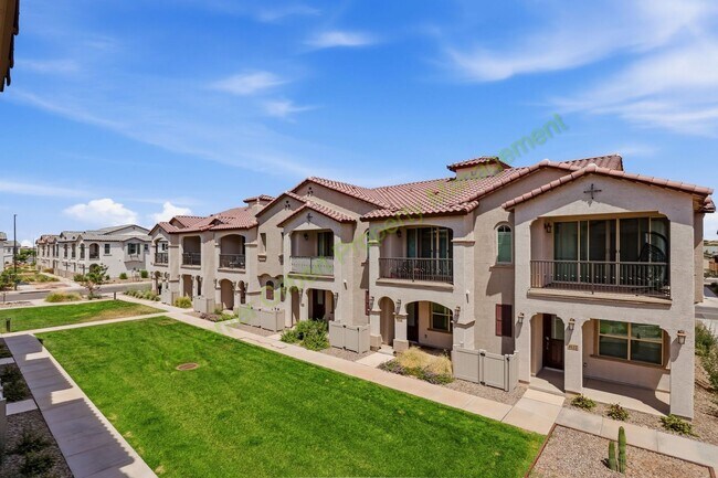 Building Photo - Fully-Furnished End Unit Gilbert Home in Warner Meadow Community