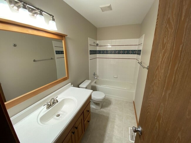 Building Photo - Charming 3-Bedroom Home Near Horsetooth & ...