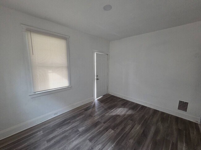 Building Photo - 15322 Yorick Ave