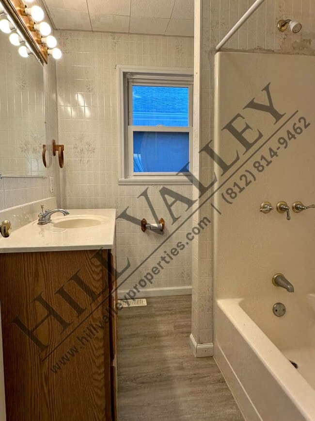 Building Photo - Two Bedroom Home - East