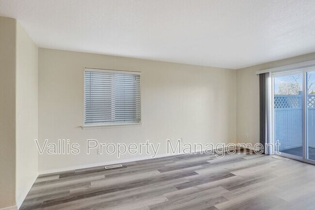 Building Photo - 4422 Remington Pl NE