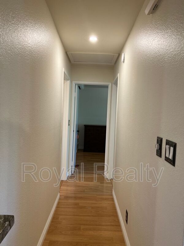 Building Photo - 140 Uwapo Rd