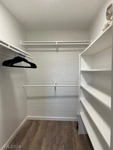 Building Photo - 615 S Royal Crest Cir