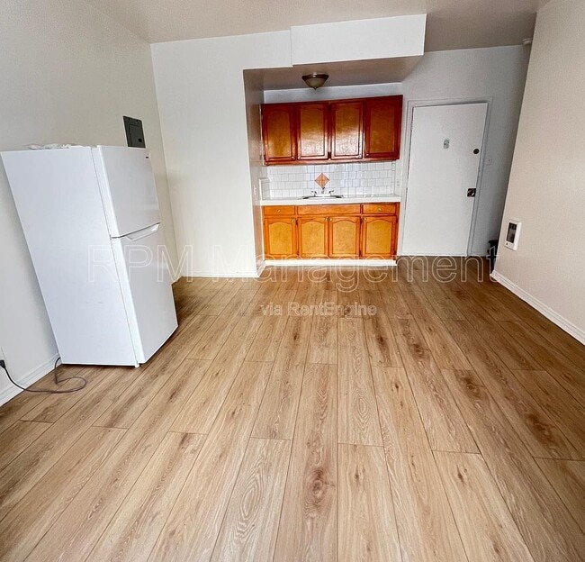 Building Photo - 619 Normandie Ave