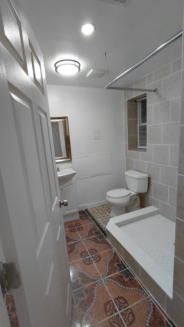 Building Photo - 1255 N Harding Ave