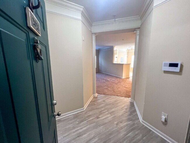 Building Photo - 2 Bed, 2 Bath Condo at amenity-rich The Merritt!