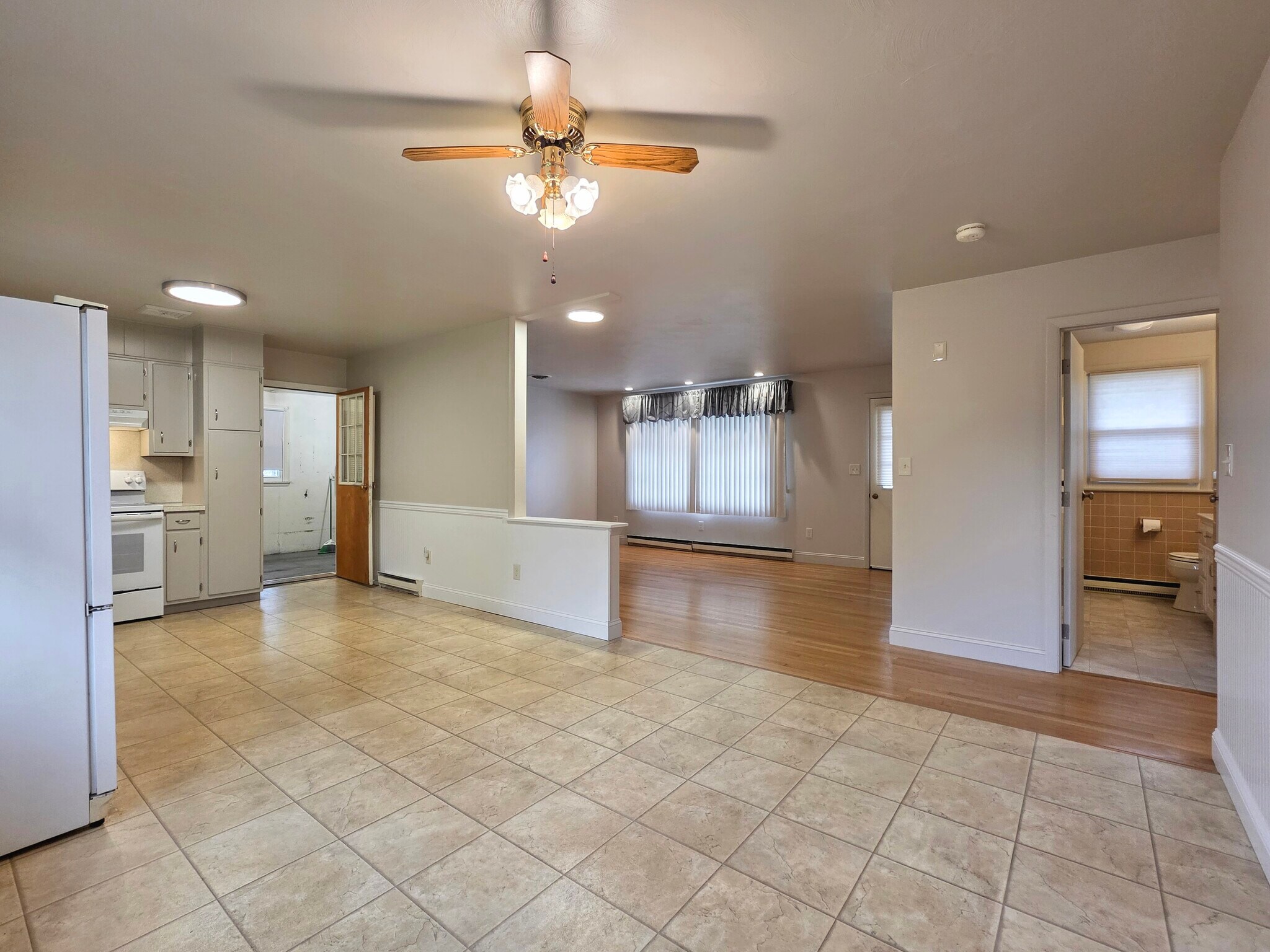 Building Photo - 2 Colonial Ave