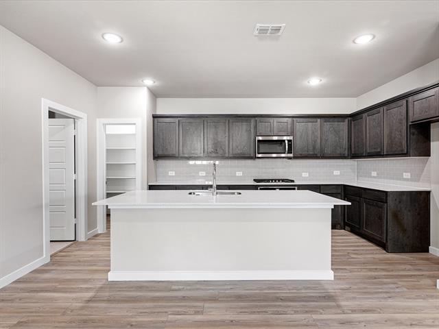 Building Photo - 643 Medinah Rd