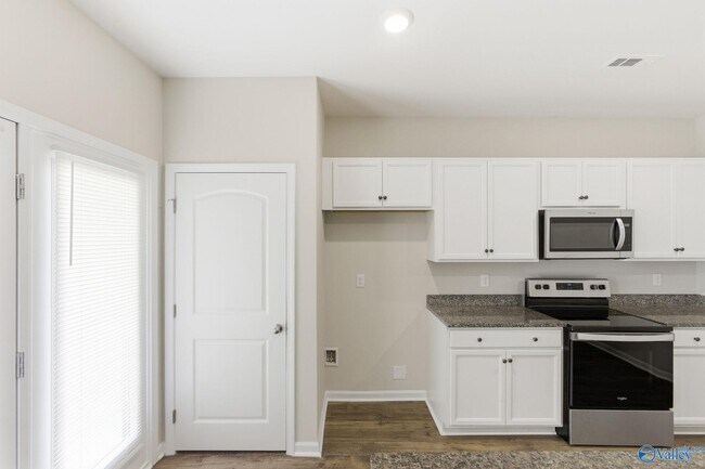 Building Photo - 102 Derbyshire Dr