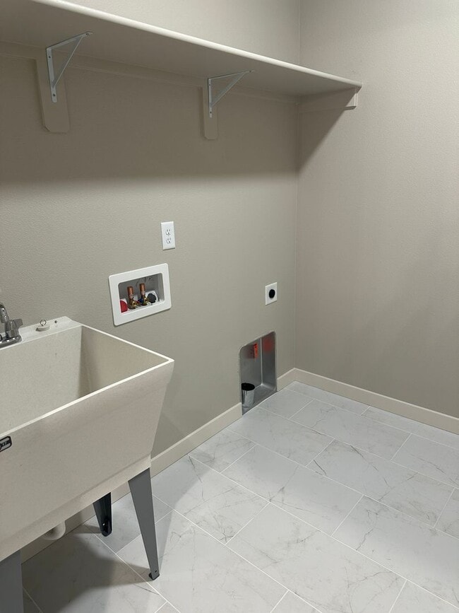 Building Photo - Alderbrook Homes, New Construction, XL Home for Rent!