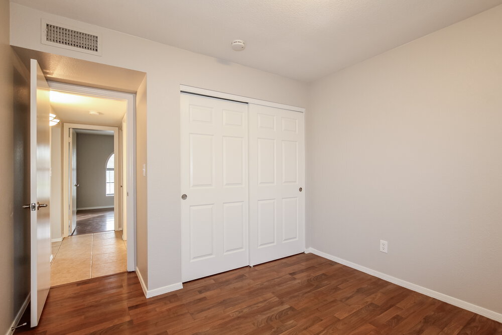 Building Photo - 6320 W Port Royale Ln