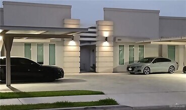 Building Photo - 18 Las Vistas Ln