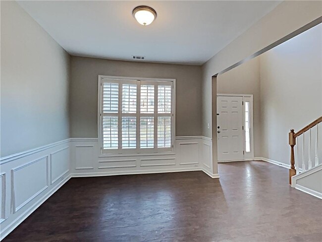 Building Photo - 2184 Longmont Dr