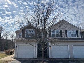 Building Photo - Knapps Corner Townhome available now. Forest Hills Schools