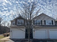 Building Photo - Knapps Corner Townhome available now. Forest Hills Schools