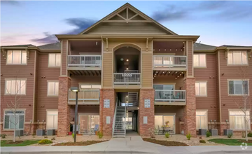 Building Photo - Gorgeous, spacious & move-in ready 2Bd/2Ba...