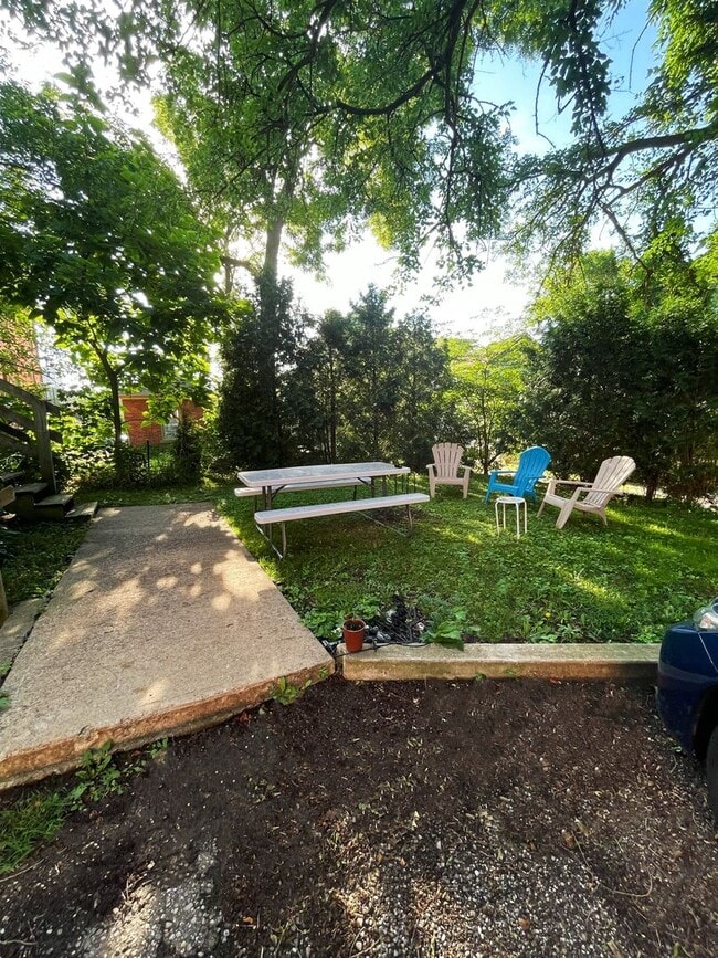 Building Photo - 413 W Liberty St