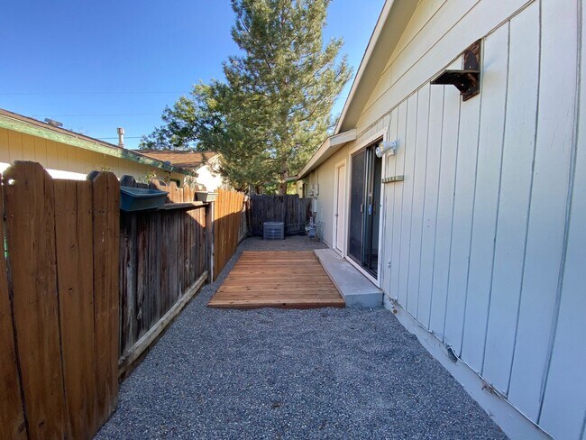Building Photo - 973 Holman Way