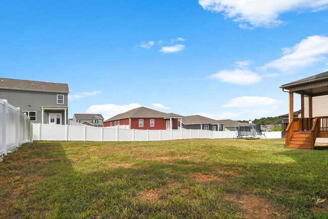 Building Photo - Pet Friendly Four Bedroom!