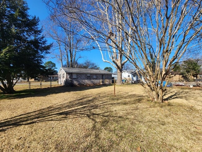 Building Photo - 100 Blenden Dr