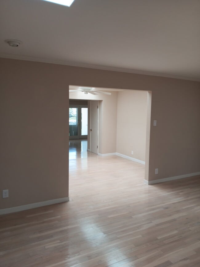 Building Photo - 309 Skyway Ln