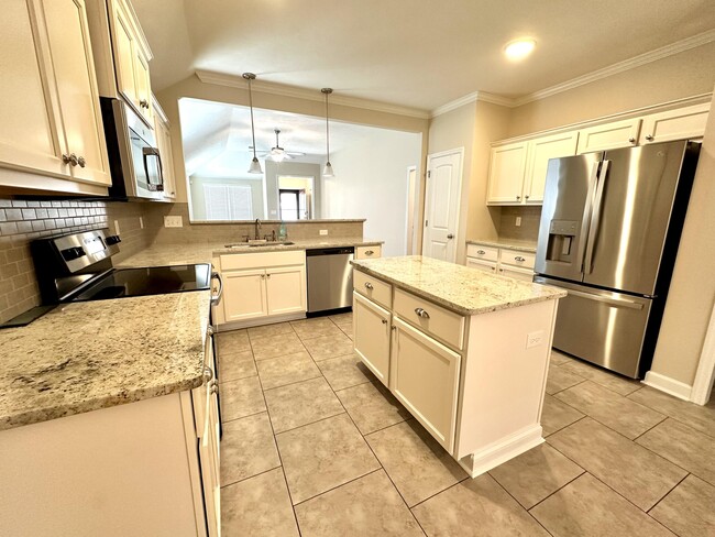 Building Photo - 822 Goodale Dr