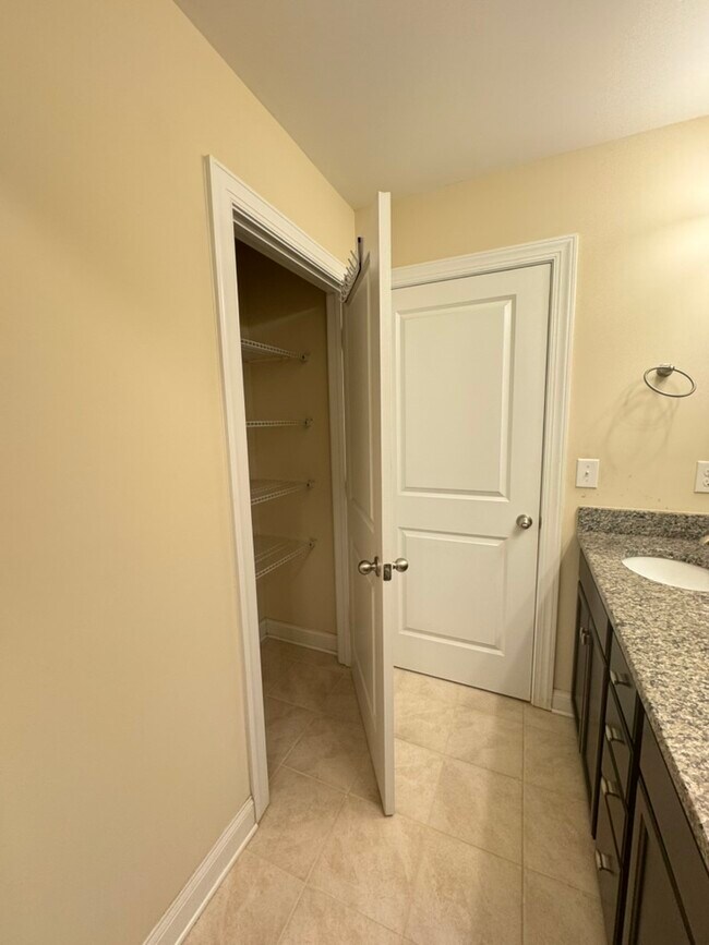 Building Photo - 11215 Streamwood Ln NW