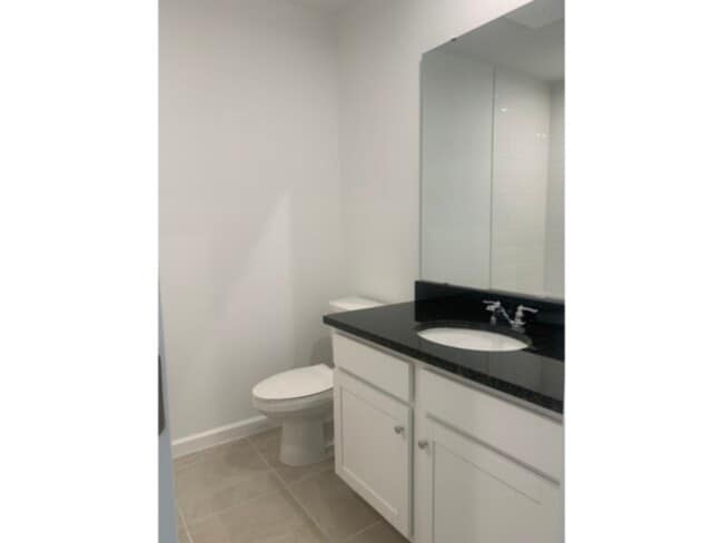 Building Photo - 3 bedroom 2.5 bath with 2 car garage