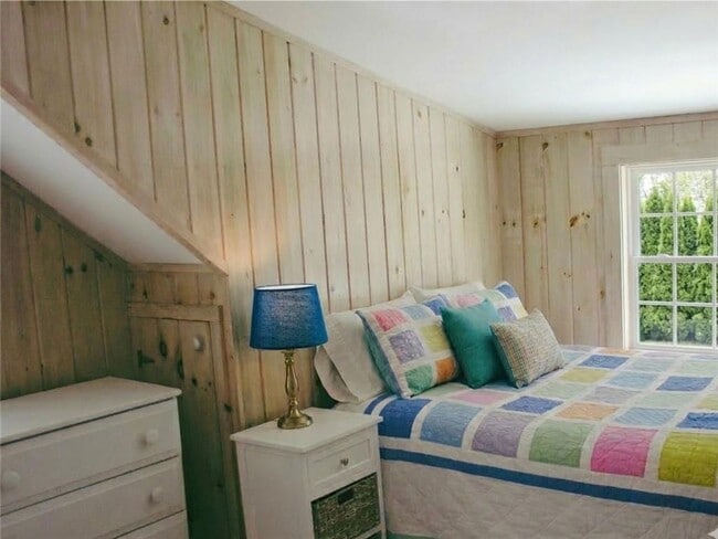 Building Photo - 140 Treasure Rd