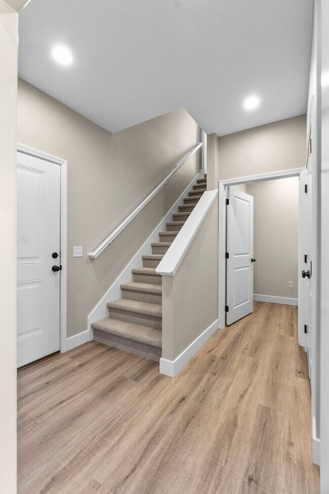 Building Photo - 2272 Heywood Mdws