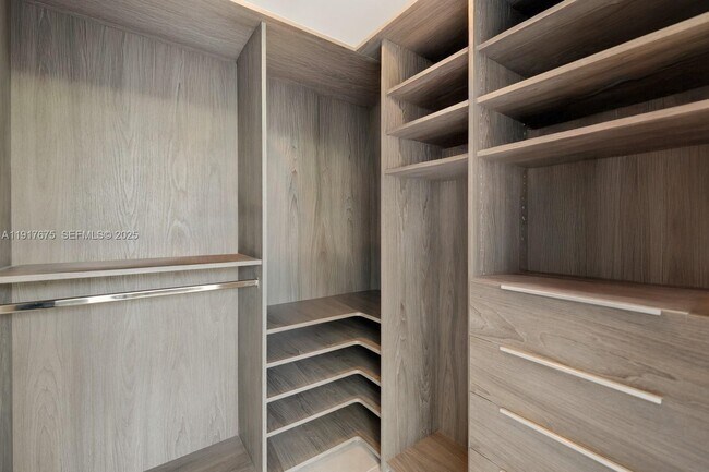 Building Photo - 1379 N Venetian Way