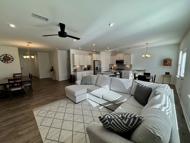 Building Photo - Beautiful 4BR/3BA Home in Parkside Crossing