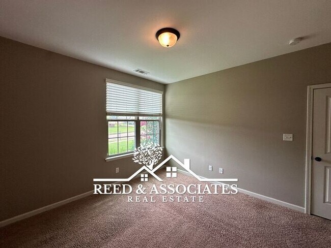 Building Photo - Luxurious Bartlett Home. ZONED Bartlett School Districts! DON'T MISS OUT!