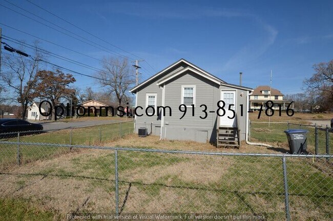 Building Photo - Available NOW