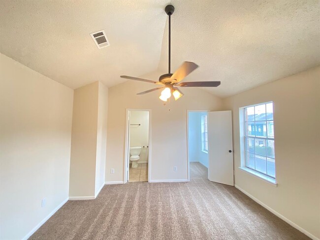 Building Photo - 7700 Creekbend Dr