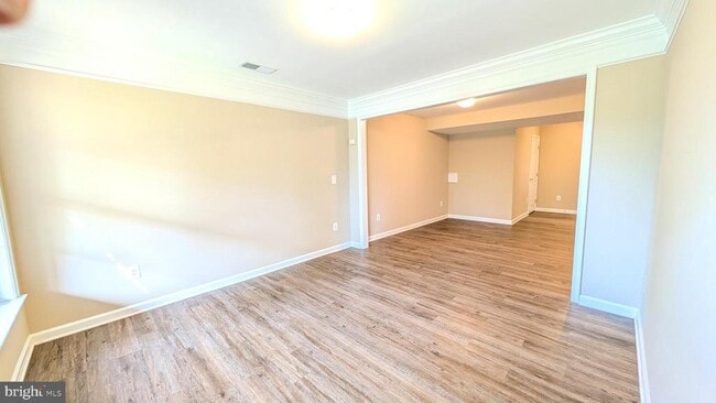 Building Photo - 211 Shirley Square SE