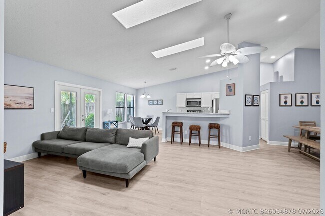 Building Photo - 1599 Bayridge Pl