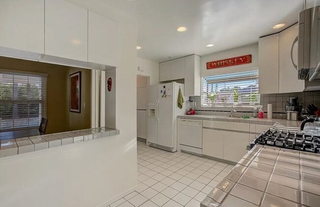 Building Photo - 20426 Lorne St